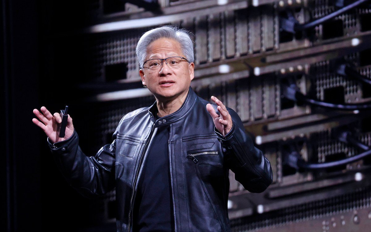 黄仁勋：我们不需要AI监管，把安全交给我们